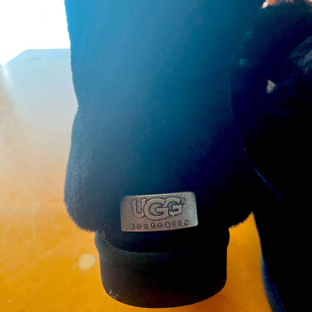 Ugg boots size 7 color is black